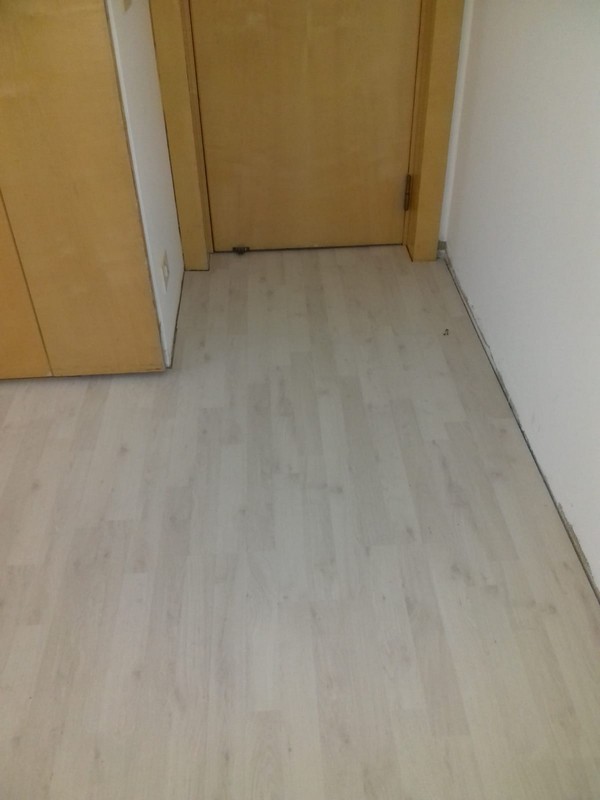 Pavimenti e rivestimenti in ceramica - marmo - linoleum - parquet - resine industriali e di arredo
